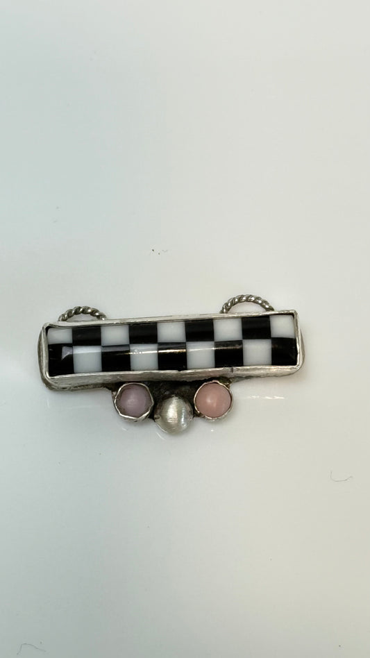 Checkered pendant - pink conch shell
