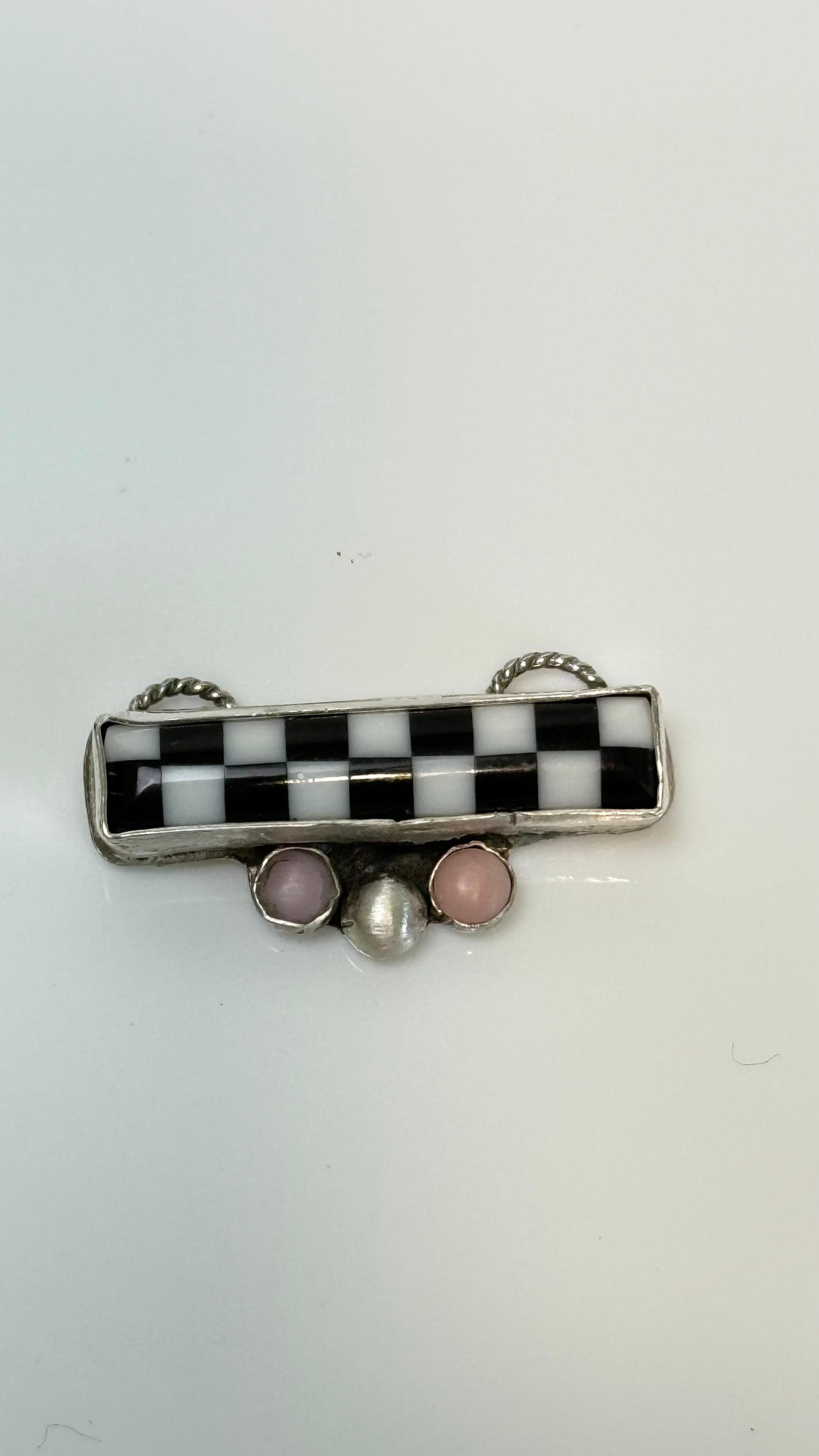 Checkered pendant - pink conch shell